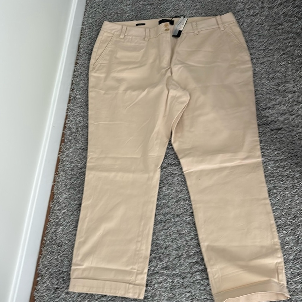 Talbots Khaki Signature Capris in Cream. 16W.